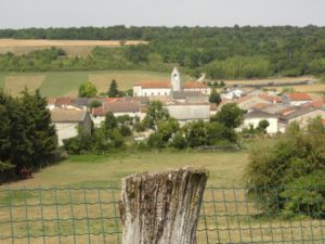 2560px-Aulnois-sous-Vertuzey_(Meuse)_vue_du_village